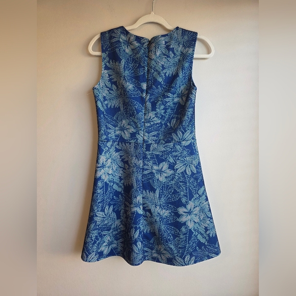 RED Saks Fifth Avenue Blue Tropical Botanical Fit & Flare Dress - V-Neck Mini - Picture 4 of 10